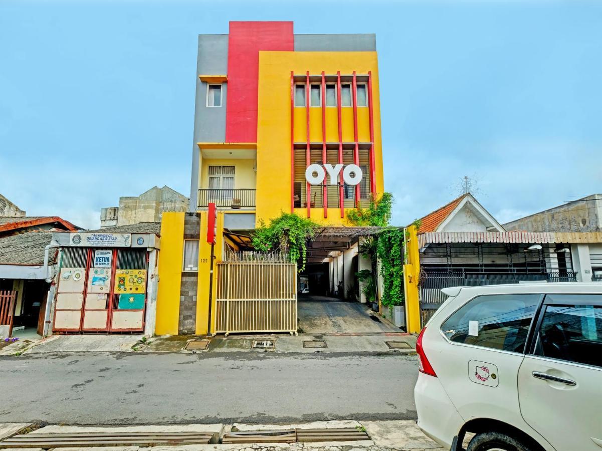 Super Oyo 389 Sky Guesthouse Semarang Exterior photo