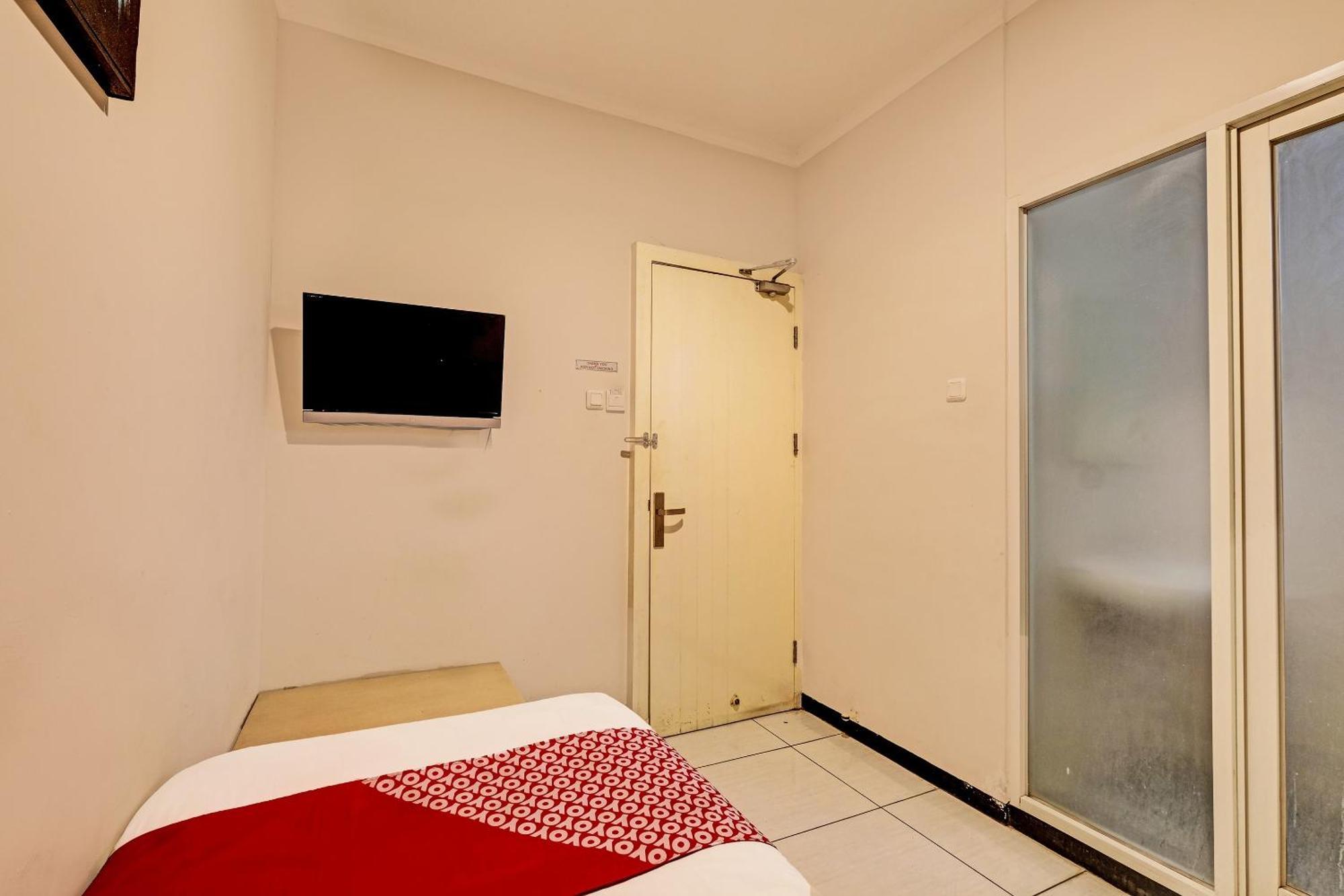 Sky Guesthouse Semarang Exterior photo